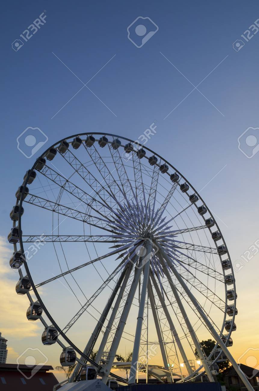 観覧車の夕日 の写真素材 画像素材 Image
