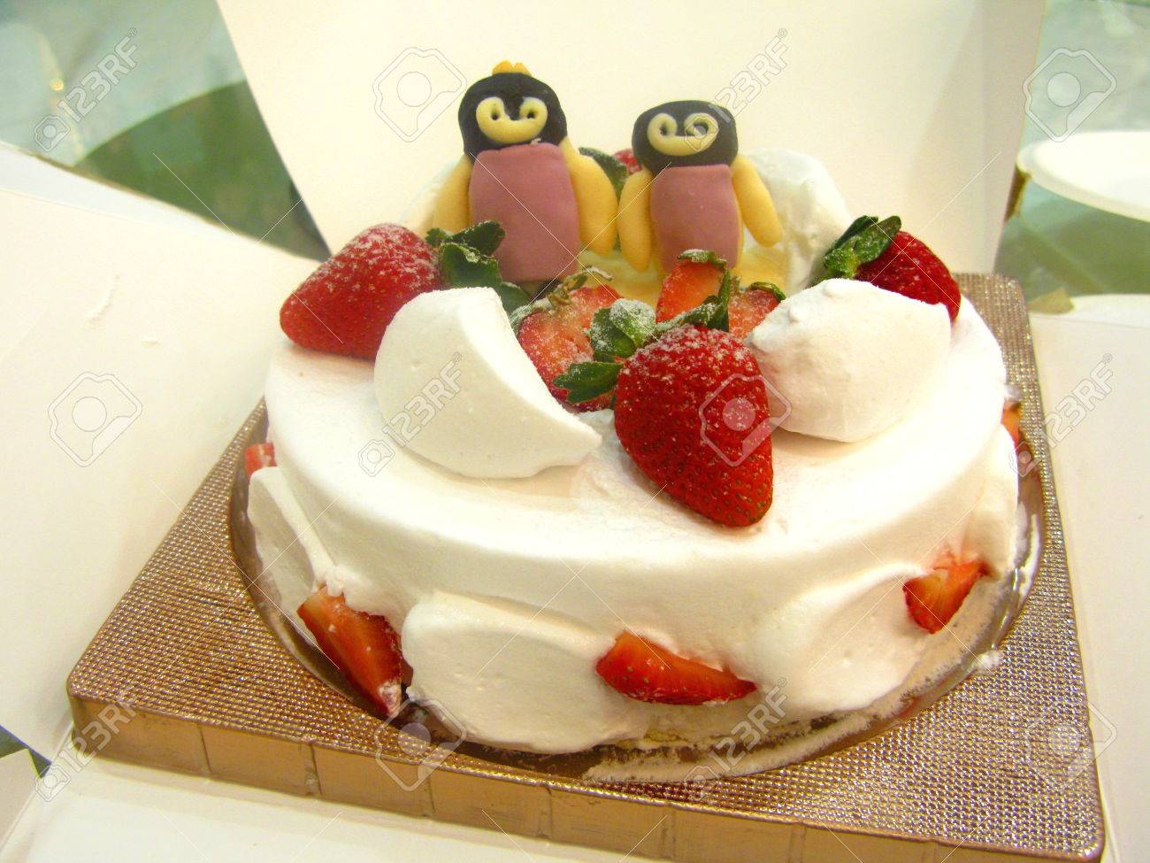 Gateau D Anniversaire Au Chocolat En Forme De Pingouin Banque D Images Et Photos Libres De Droits Image