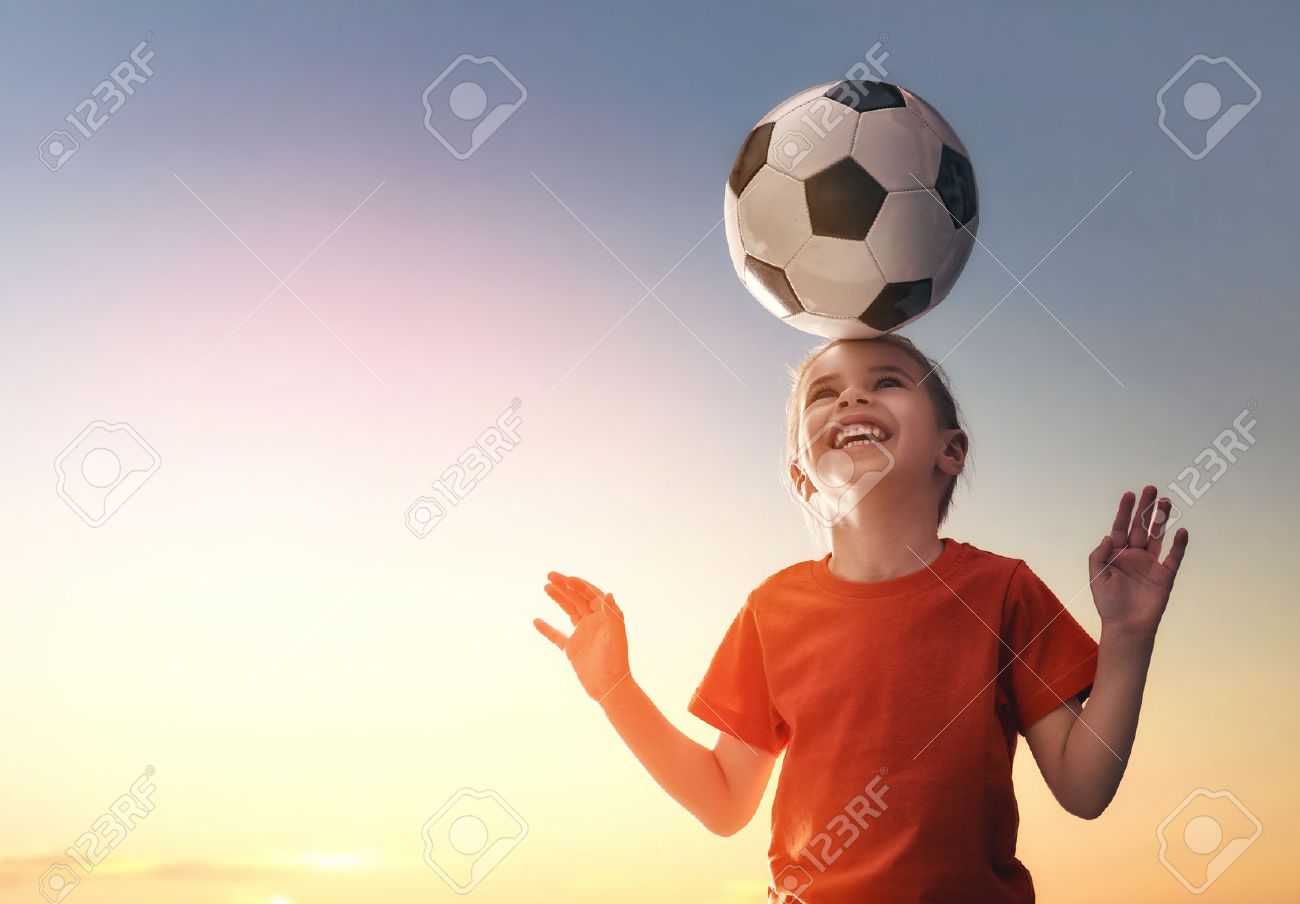 Nette Junge Mädchen Die So Gerne Fußball Spielen Nette Junge Mädchen Die So Gerne Fußball Spielen