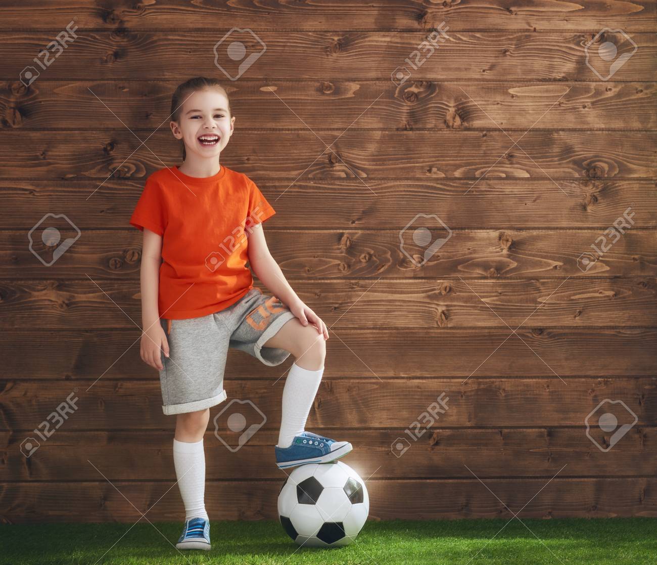 Nette Junge Mädchen Die So Gerne Fußball Spielen Nette Junge Mädchen Die So Gerne Fußball Spielen