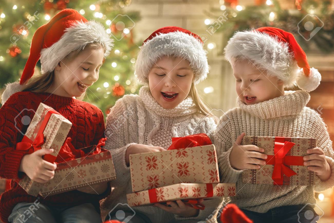 https://previews.123rf.com/images/choreograph/choreograph1711/choreograph171100131/90145794-merry-christmas-and-happy-holidays-cheerful-cute-children-opening-gifts-kids-having-fun-near-tree.jpg