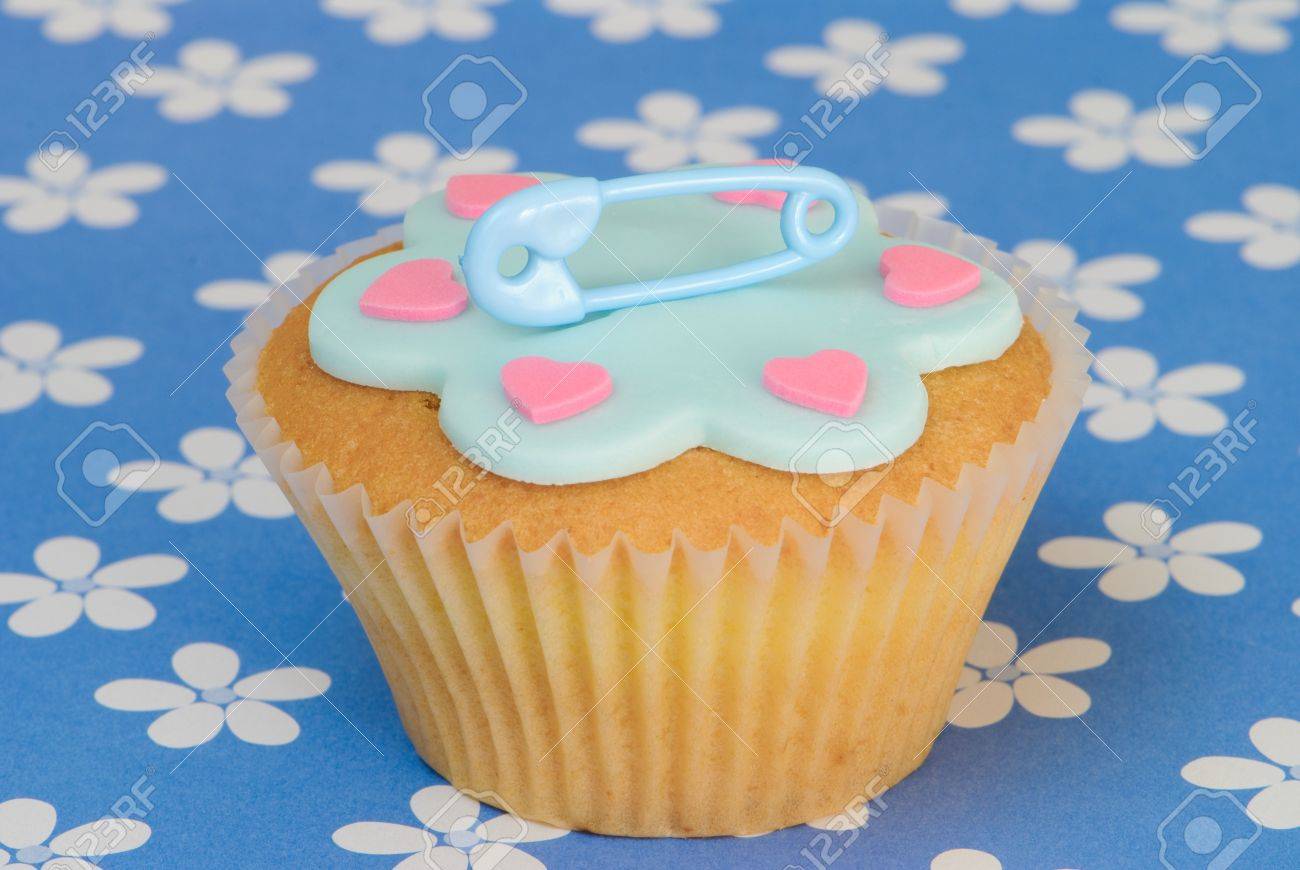 Gateau Pour Celebrer La Naissance Ou De Bapteme D Un Garcon Sur Fond Floral Bleu Banque D Images Et Photos Libres De Droits Image Gateau Pour Celebrer La Naissance Ou De Bapteme D Un Garcon Sur Fond Floral Bleu Banque D Images Et Photos Libres De Droits Image