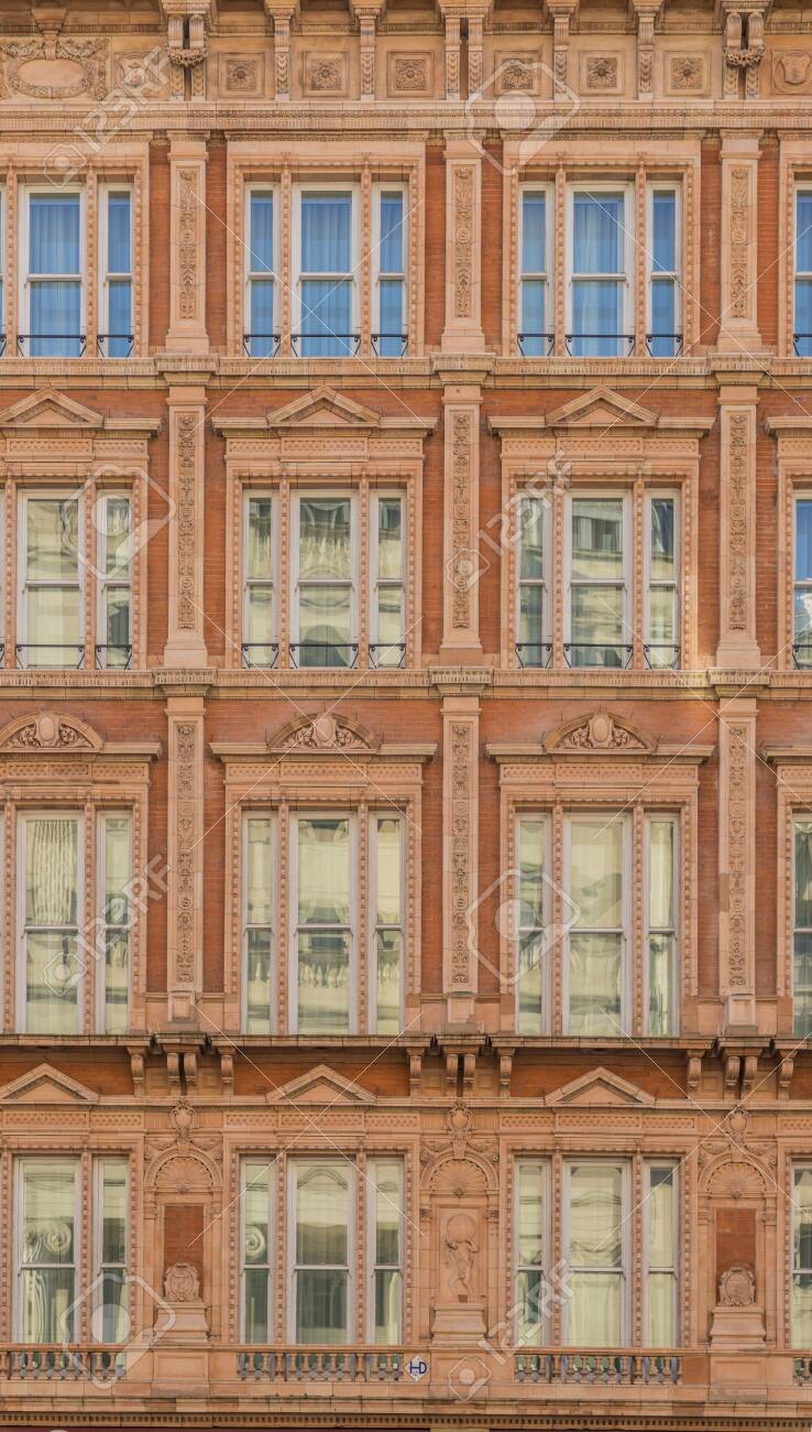trafalgar square architecture
