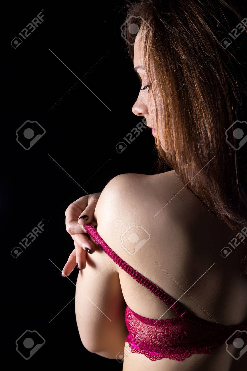 黒の背景に後ろから下着姿の女性 影で女性の体の写真 の写真素材 画像素材 Image 黒の背景に後ろから下着姿の女性 影で女性の体の写真 の写真素材 画像素材 Image