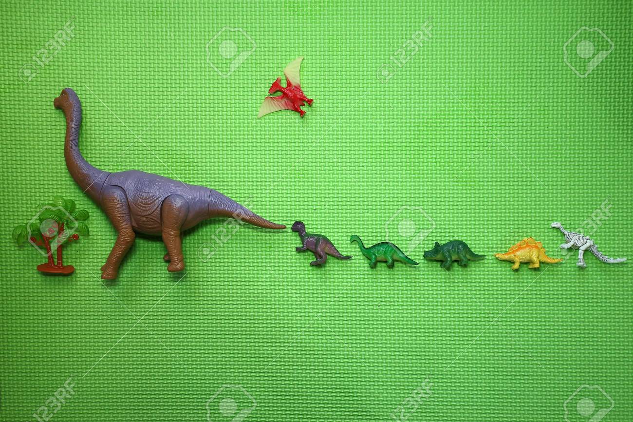 dinosaurios pequeños juguetes