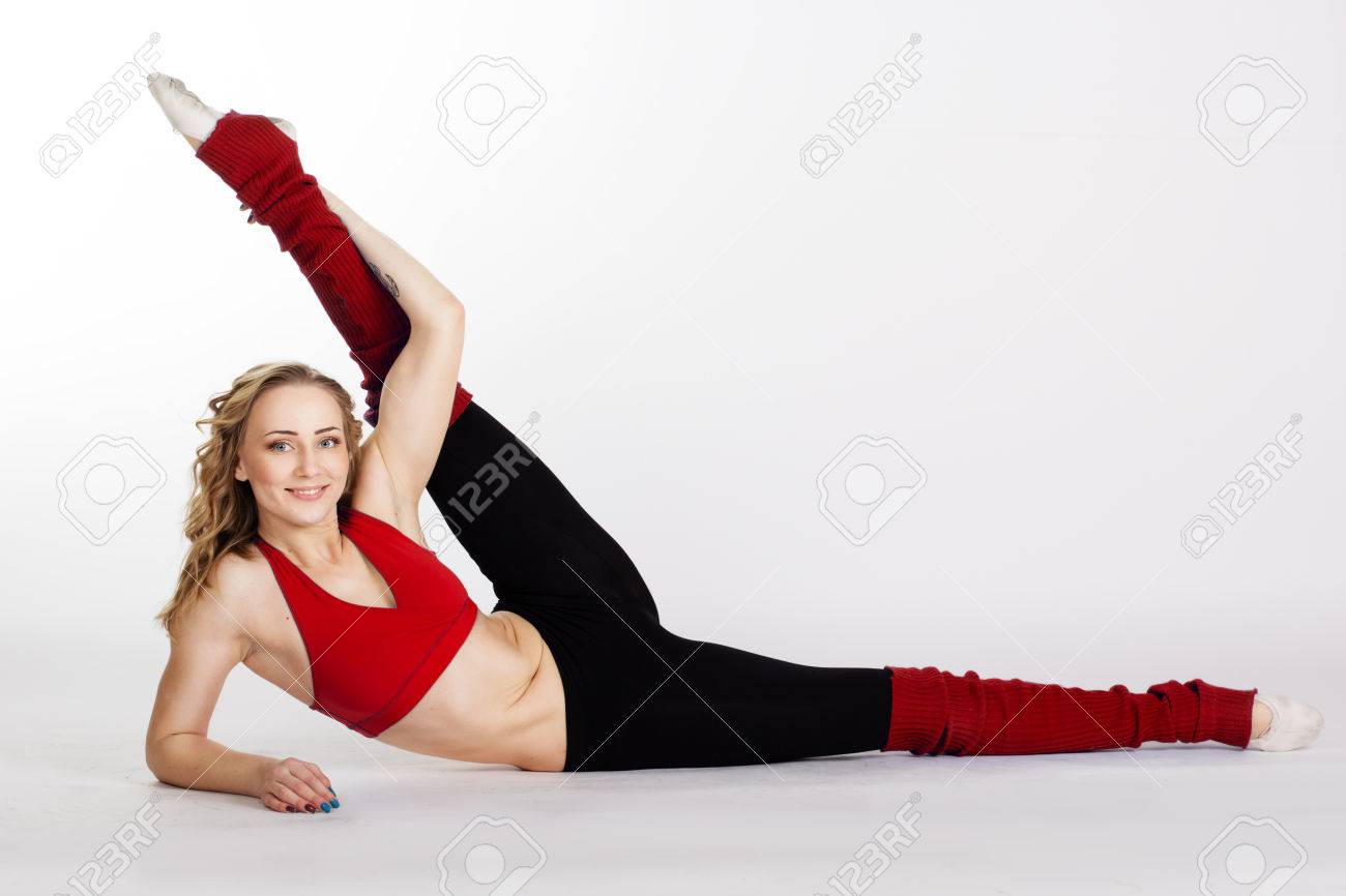 若いセクシーな女性立ちヨガ ポーズ の写真素材 画像素材 Image