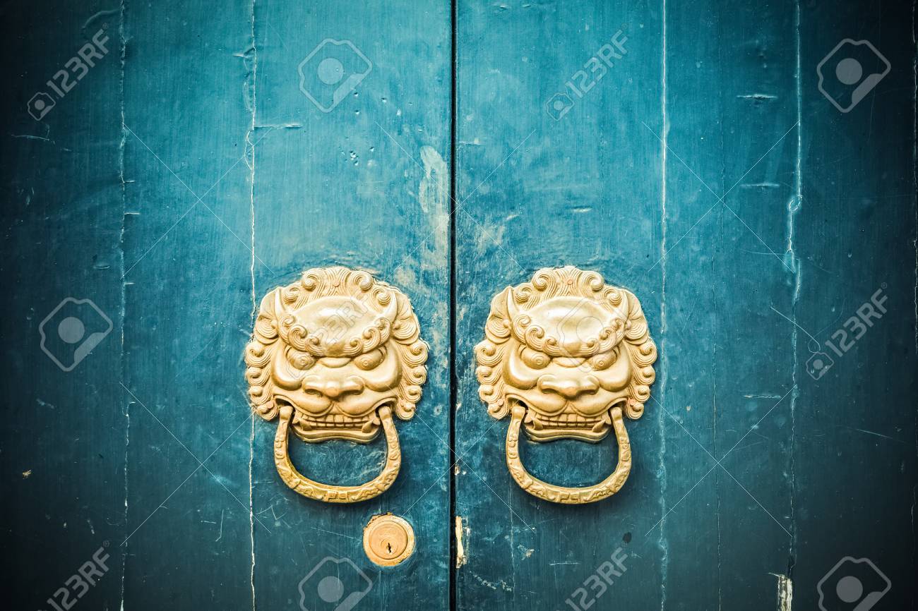 Closeup Of The Antique Oriental Door Knocker Stock Photo, Picture closeup of the antique oriental door knocker Stock Photo - 48409994 - Closeup Of The Antique Oriental Door Knocker Stock Photo, Picture