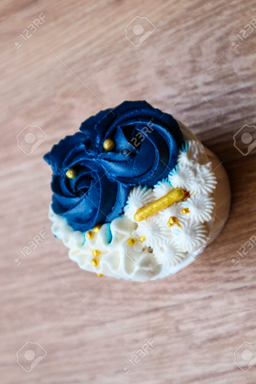 Romantic Pink And Gold Bridal Shower Cupcakes - CakeCentral.com, image size:867x1300