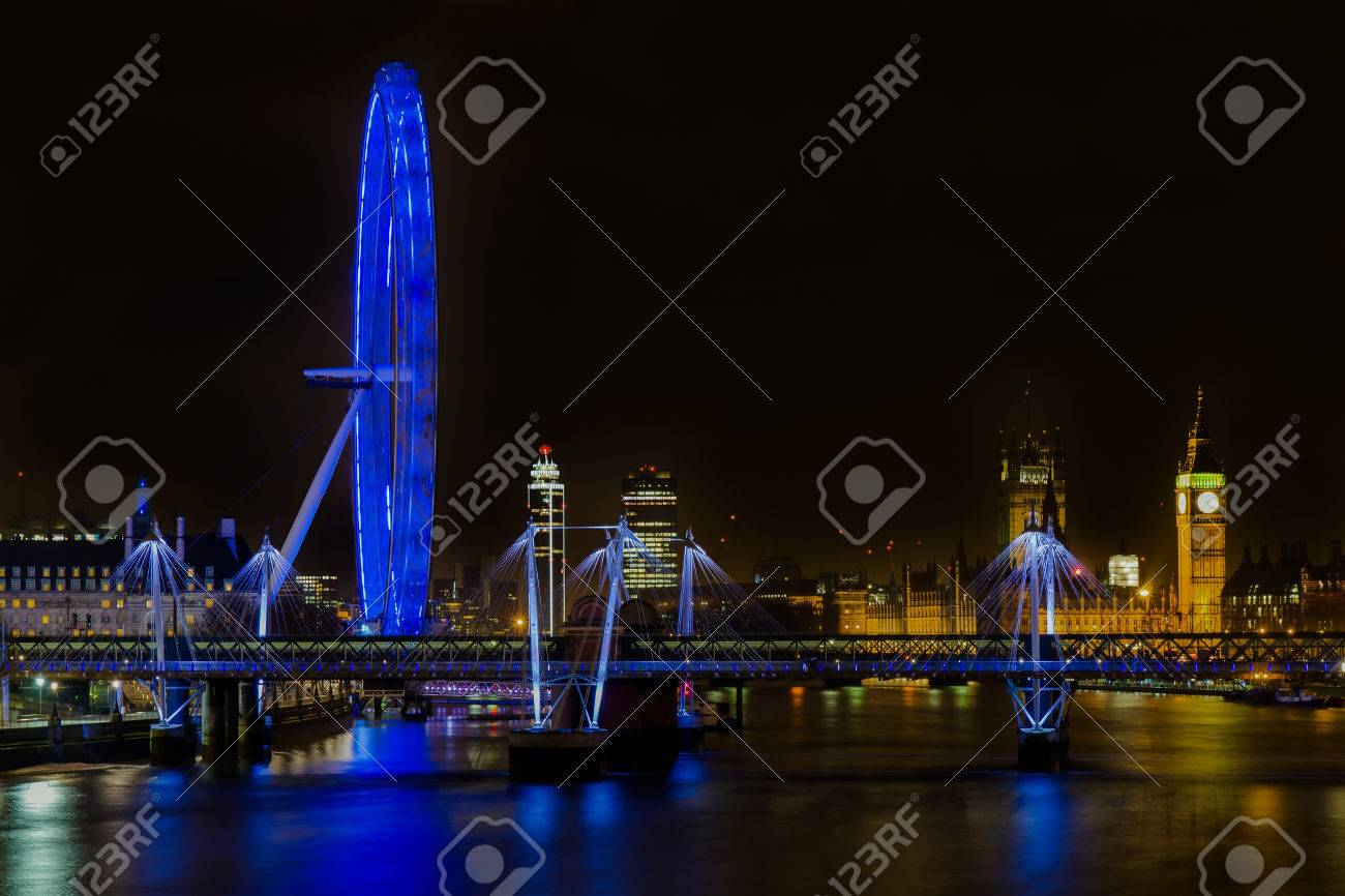 夜 イギリス ロンドンの町並み の写真素材 画像素材 Image