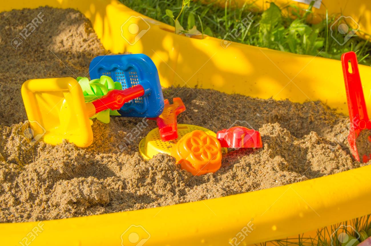 childrens plastic sandpit