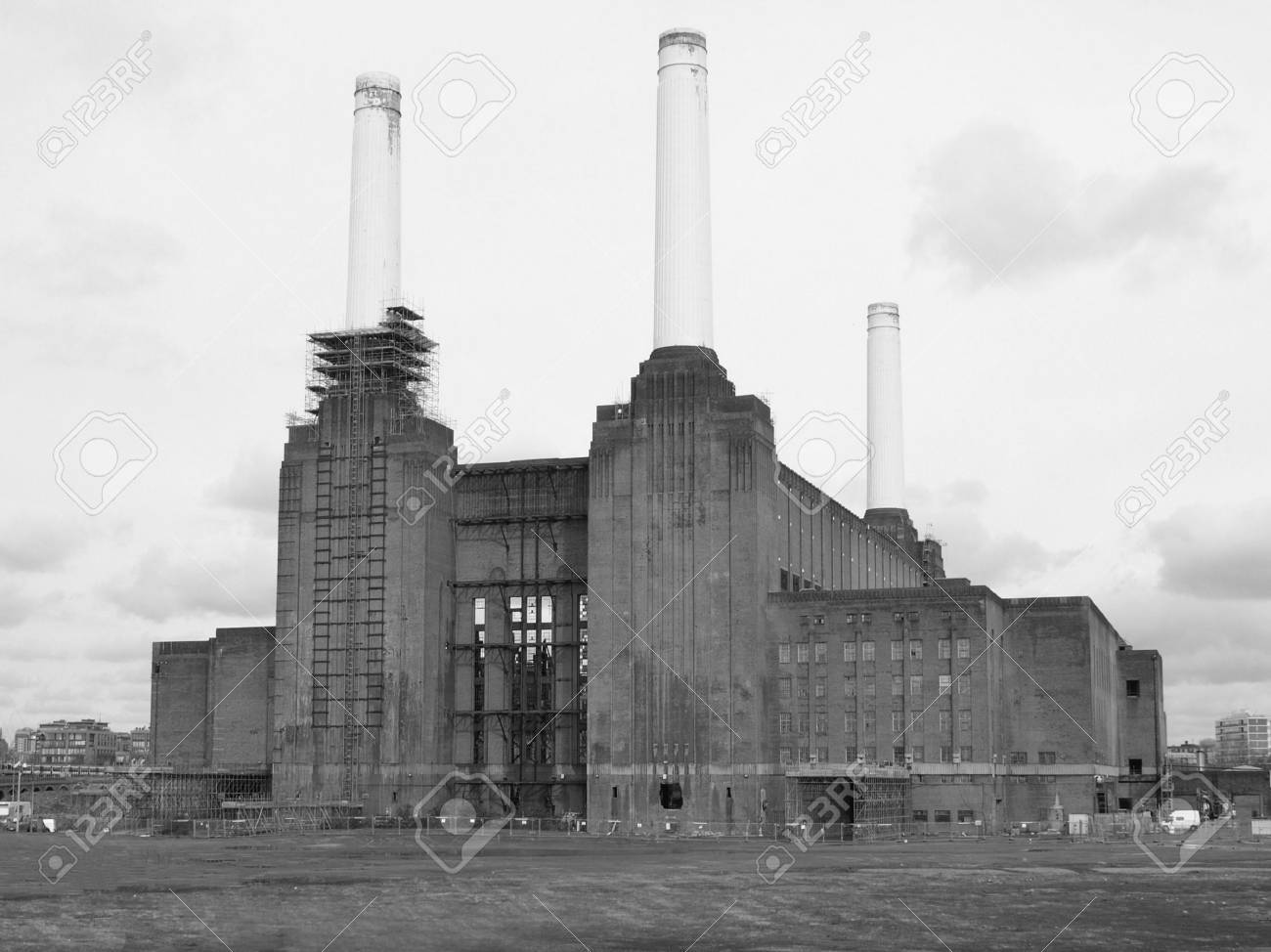 ロンドンのバタシー Powerstation ランドマーク放棄工場 の写真素材 画像素材 Image