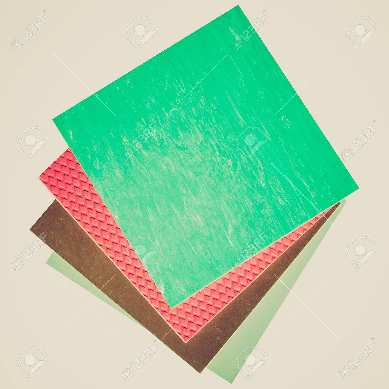 ヴィンテージ探して色のゴムまたはリノリウムの床タイルのサンプラー の写真素材 画像素材 Image ヴィンテージ探して色のゴムまたはリノリウムの床タイルのサンプラー の写真素材 画像素材 Image