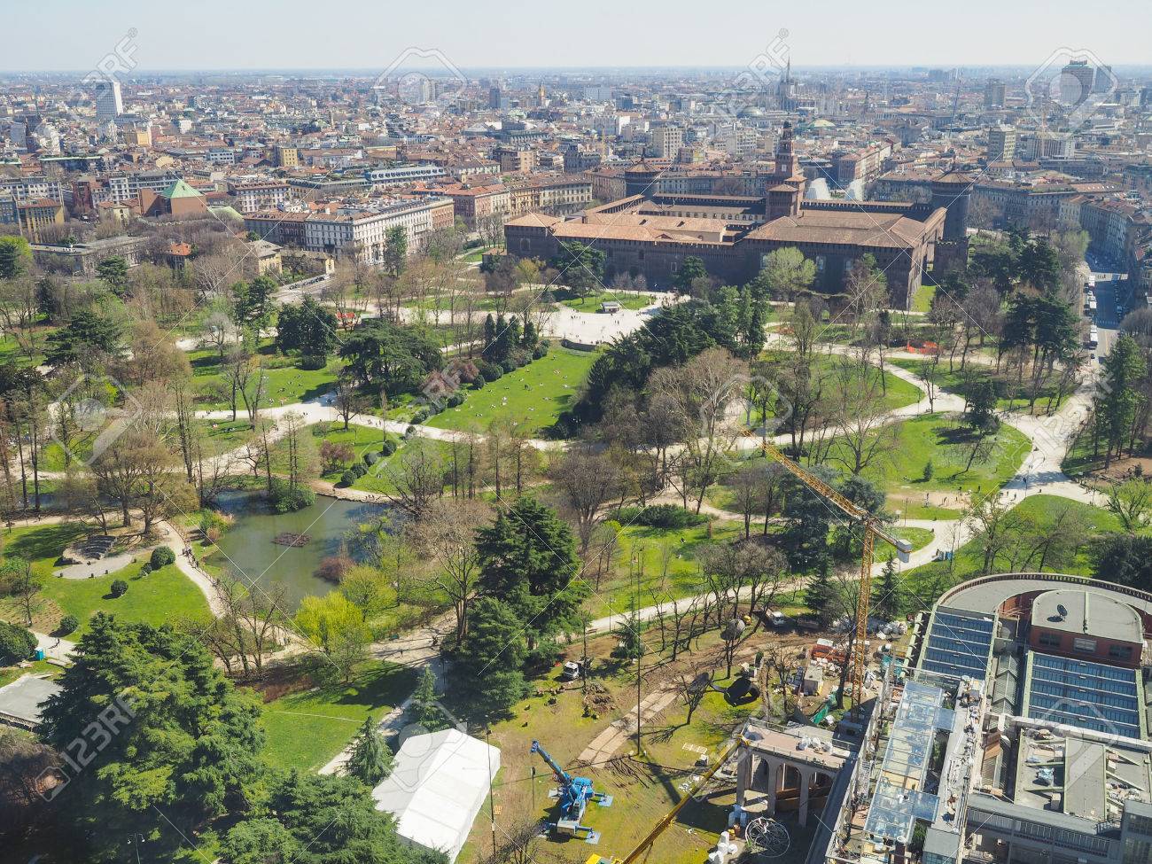 イタリアの都市 ミラノにセンピオーネ公園の航空写真 の写真素材 画像素材 Image