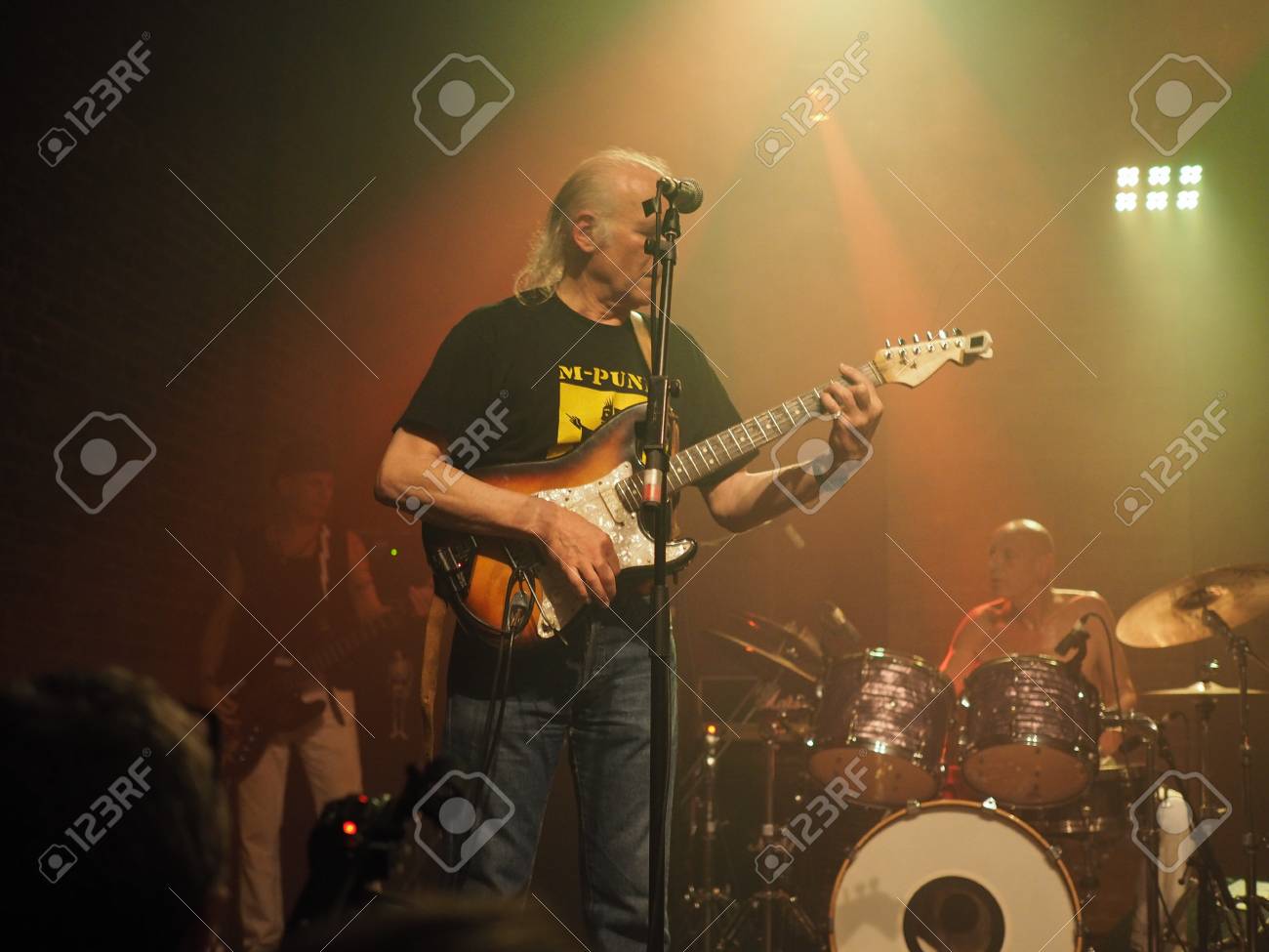 ロンドン イギリス 15 年 6 月 12 日 伝説的なドイツのクラウト ロック バンド アモン デュール Ii コンサート の写真素材 画像素材 Image