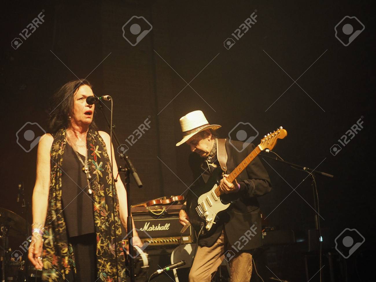 ロンドン イギリス 15 年 6 月 12 日 伝説的なドイツのクラウト ロック バンド アモン デュール Ii コンサート の写真素材 画像素材 Image