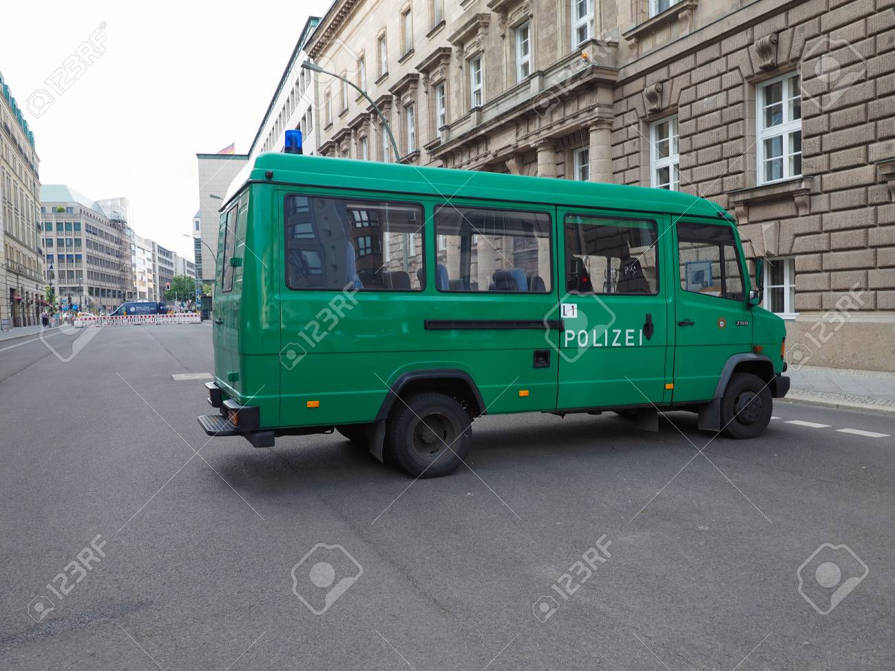 ベルリン ドイツ 16 年 6 月頃 ドイツ Polizei 意味警察 バン の写真素材 画像素材 Image ベルリン ドイツ 16 年 6 月頃 ドイツ Polizei 意味警察 バン の写真素材 画像素材 Image