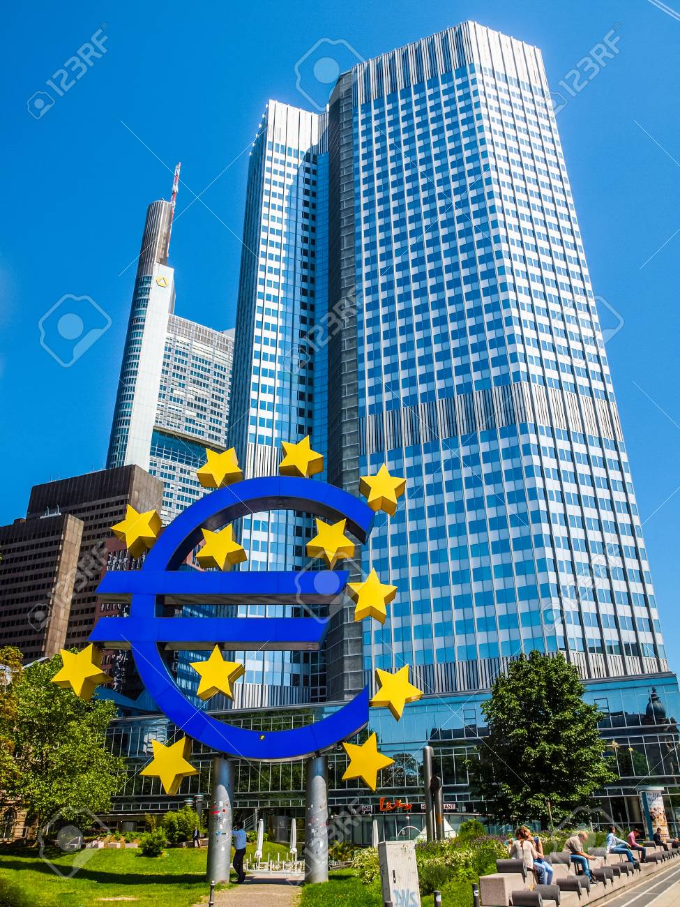 フランクフルト ・ アム ・ マイン, ドイツ - 7 月 5 日: 世界有名な建物は欧州中央銀行の。2013 年 7 月 5 日フランクフルト ・  アム ・ マイン, ドイツ (HDR) のの写真素材・画像素材 Image 62015374