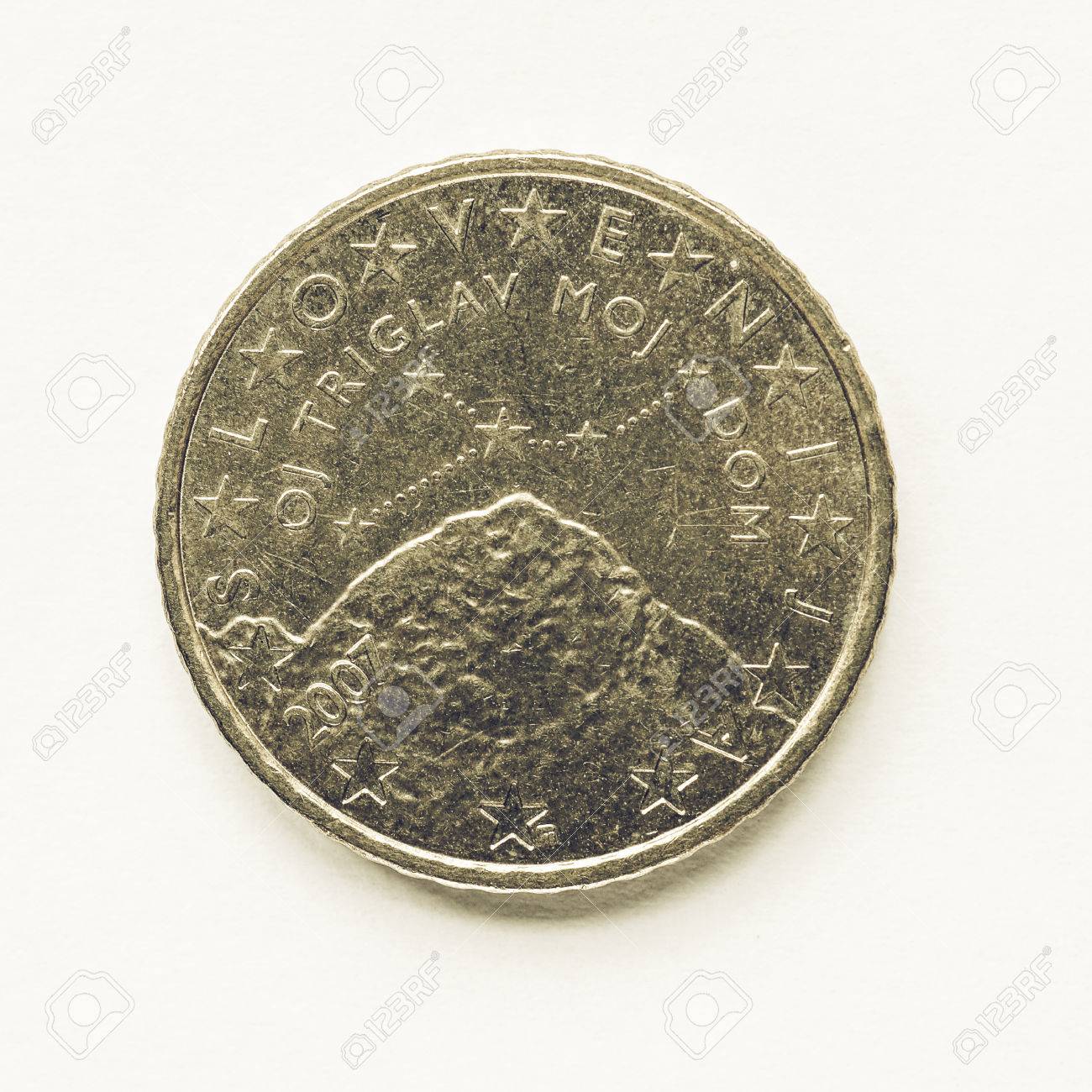 スロベニアからヨーロッパ通貨 50 セント コインを探しての写真素材・画像素材 Image 65634342