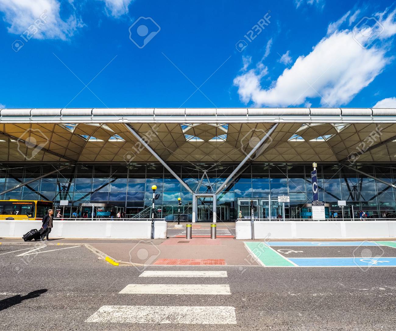 スタンステッド空港 イギリス 17 年 6 月頃 ロンドン スタンステッド空港の空港設計建築家ノーマンフォ スター卿 高ダイナミック レンジ の写真素材 画像素材 Image スタンステッド空港 イギリス 17 年 6 月頃 ロンドン スタンステッド空港の空港設計建築家ノーマンフォ スター卿 高ダイナミック レンジ の写真素材 画像素材 Image