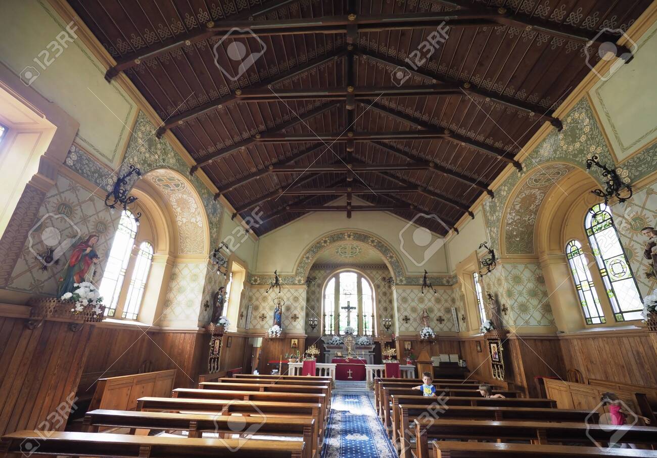 Collegno, Italia - Alrededor De Agosto De 2019: Iglesia De Santa Isabel En El Pueblo De Trabajadores De Leumann Fotos, Retratos, Imágenes Y Fotografía De Archivo Libres De Derecho. Image 142094395. Collegno, Italia - Alrededor De Agosto De 2019: Iglesia De Santa Isabel En El Pueblo De Trabajadores De Leumann Fotos, Retratos, Imágenes Y Fotografía De Archivo Libres De Derecho. Image 142094395.