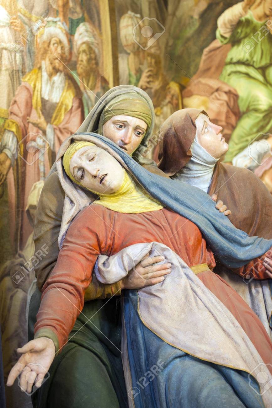 画家 Dionigi ブッソラ 1615年 1687 彫刻家 Lorenzo Peracino 1710年 17 年 の作品で 15 世紀に建てられた Galliate ノヴァーラ イタリア ピエモンテ州 の Varallino の聖域の内部 の写真素材 画像素材 Image