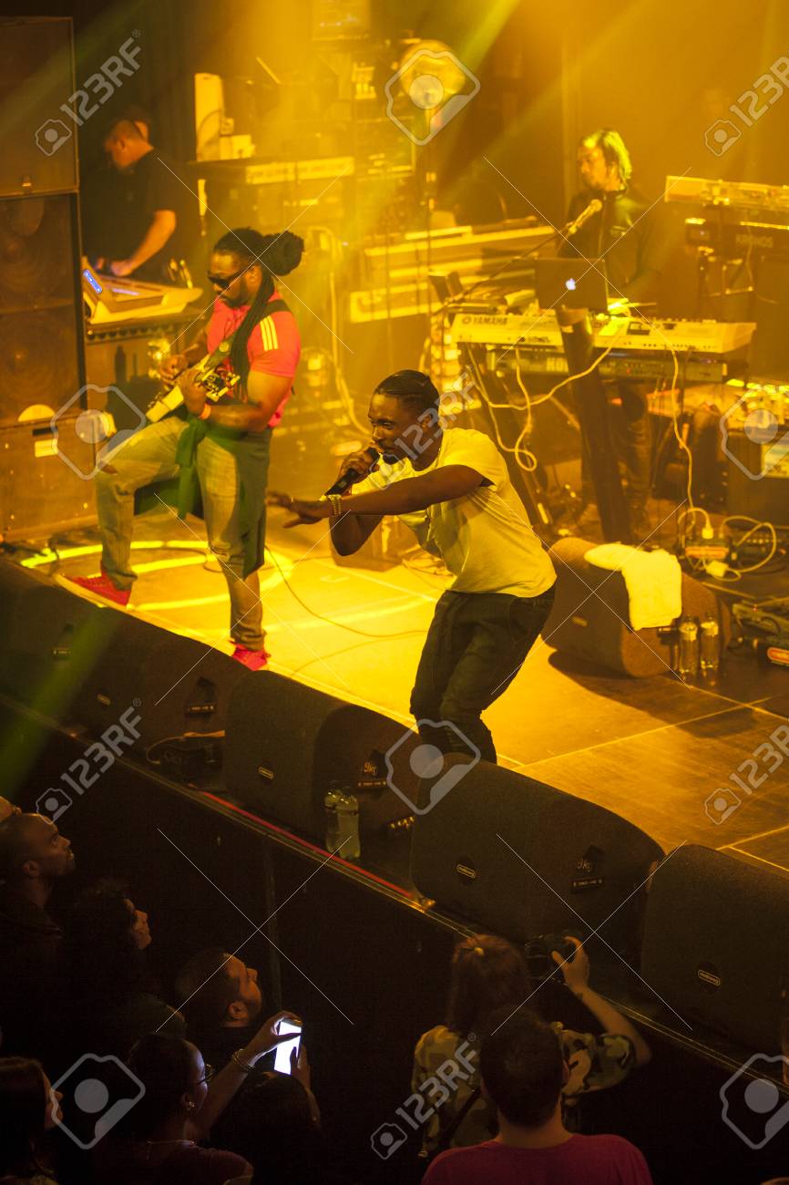 アムステルダム オランダ 16 年 7 月 1 日 サポートの紳士および文化の一部と世界音楽祭のルーツ アムステルダムの Melkweg で Ky マニ マーリーのレゲエ歌手のコンサートの前にクリストファー マーティンと法律 の写真素材 画像素材 Image