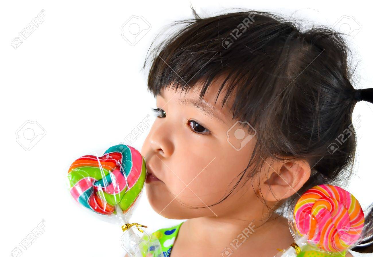 かわいいアジアの女の子とタイ東南アジアの大きなロリポップ の写真素材 画像素材 Image かわいいアジアの女の子とタイ東南アジアの大きなロリポップ の写真素材 画像素材 Image