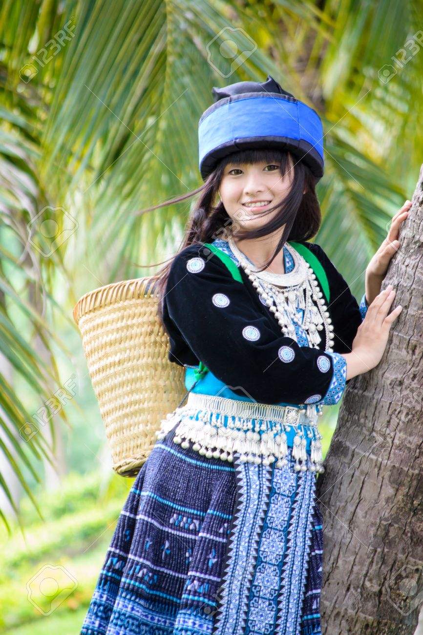 美しい山岳民族北部タイのもん族の衣装でかわいいアジアの若い女の子 の写真素材 画像素材 Image