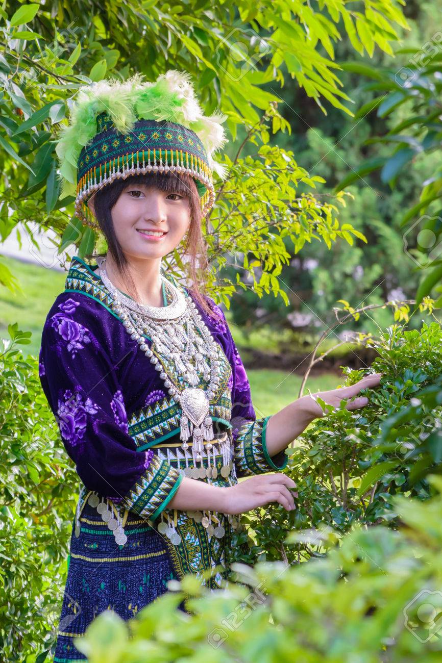 美しい山岳民族北部タイのもん族の衣装でかわいいアジアの若い女の子 の写真素材 画像素材 Image 美しい山岳民族北部タイのもん族の衣装でかわいいアジアの若い女の子 の写真素材 画像素材 Image