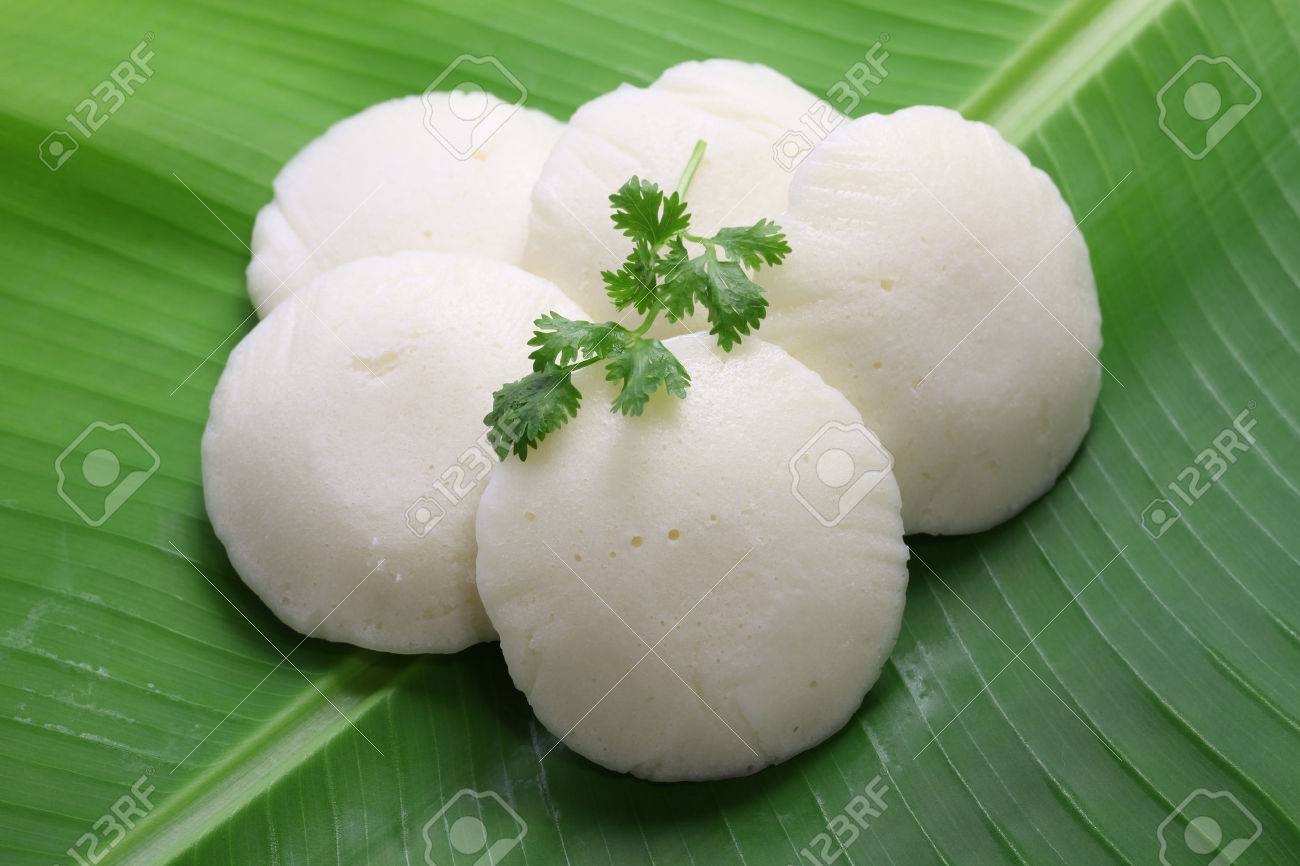 Idli Gateau De Riz Au Sud Indien Sur Feuille De Bananier Banque D Images Et Photos Libres De Droits Image