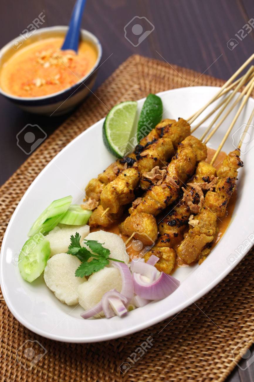 Chicken Satay Sate Ayam Und Lontong Mit Erdnuss Sauce Indonesisch Spiess Kuche Lizenzfreie Fotos Bilder Und Stock Fotografie Image 37565211