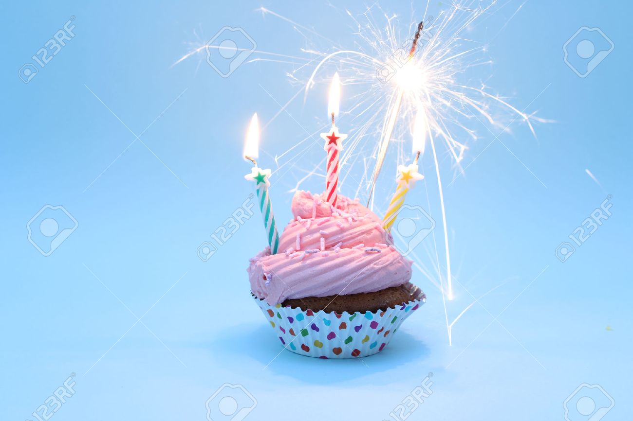 花火誕生日ケーキ の写真素材 画像素材 Image 花火誕生日ケーキ の写真素材 画像素材 Image