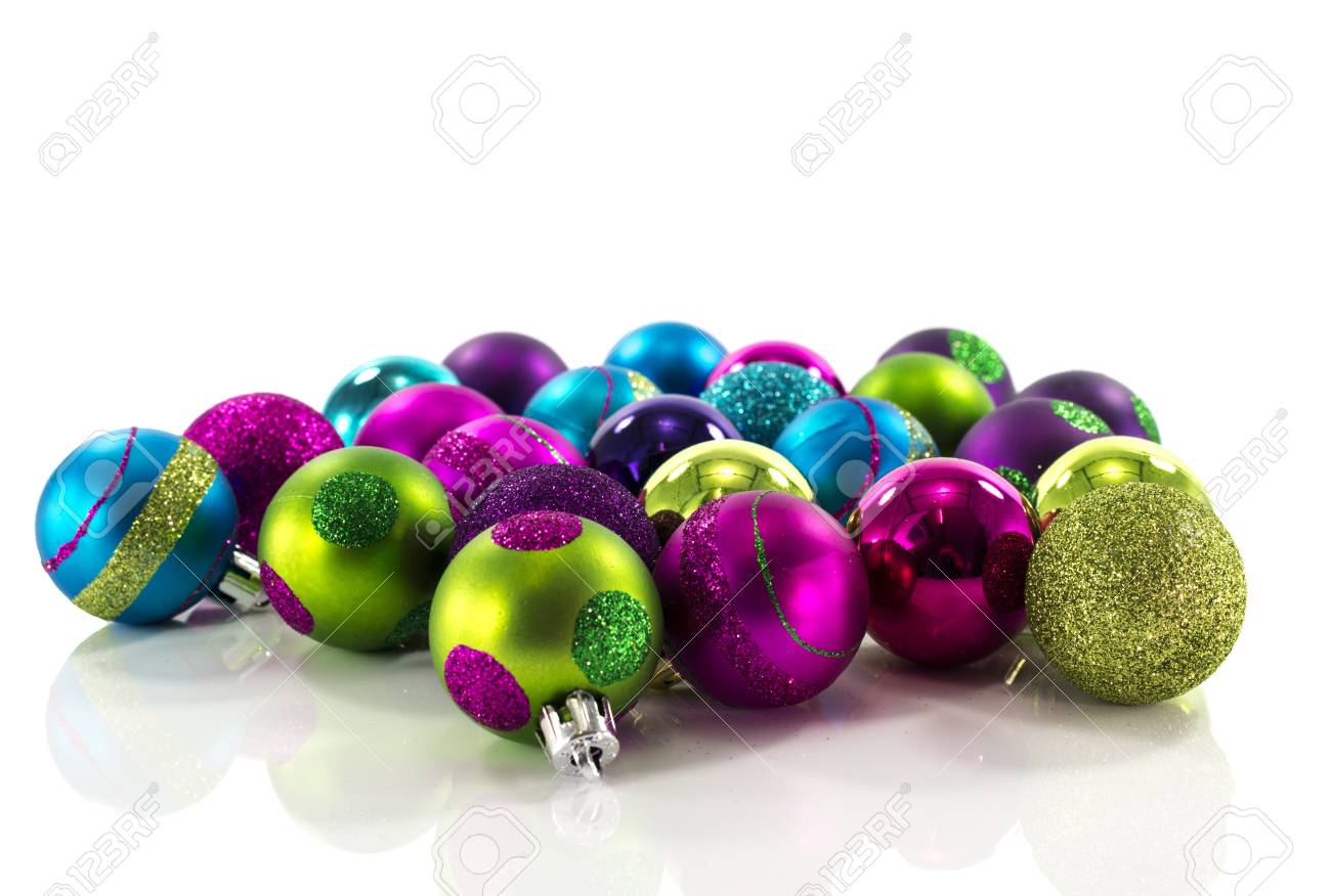 Boules De Noël En Bleu Vert Rose Sur Fond Blanc