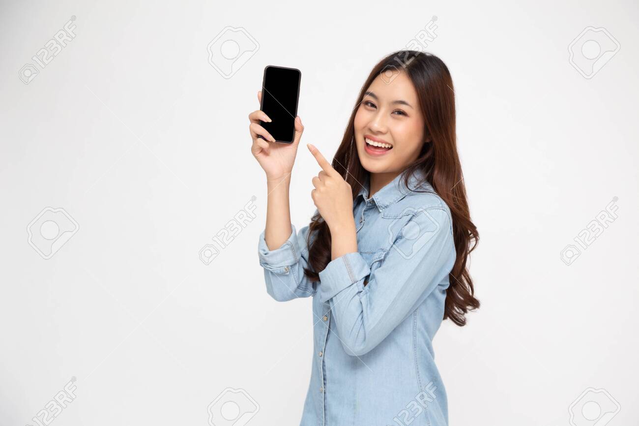 https://previews.123rf.com/images/comzeal/comzeal2007/comzeal200700038/151919911-portrait-of-asian-woman-showing-or-presenting-mobile-phone-application-and-pointing-finger-to-smartp.jpg