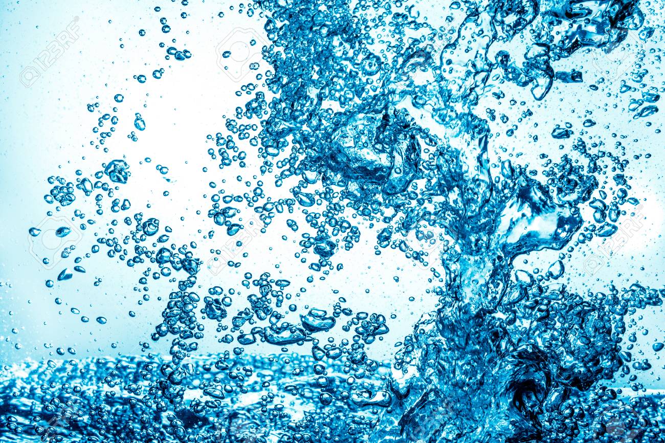 多くの泡の水の近くで 抽象的な気泡と水の波 の写真素材 画像素材 Image