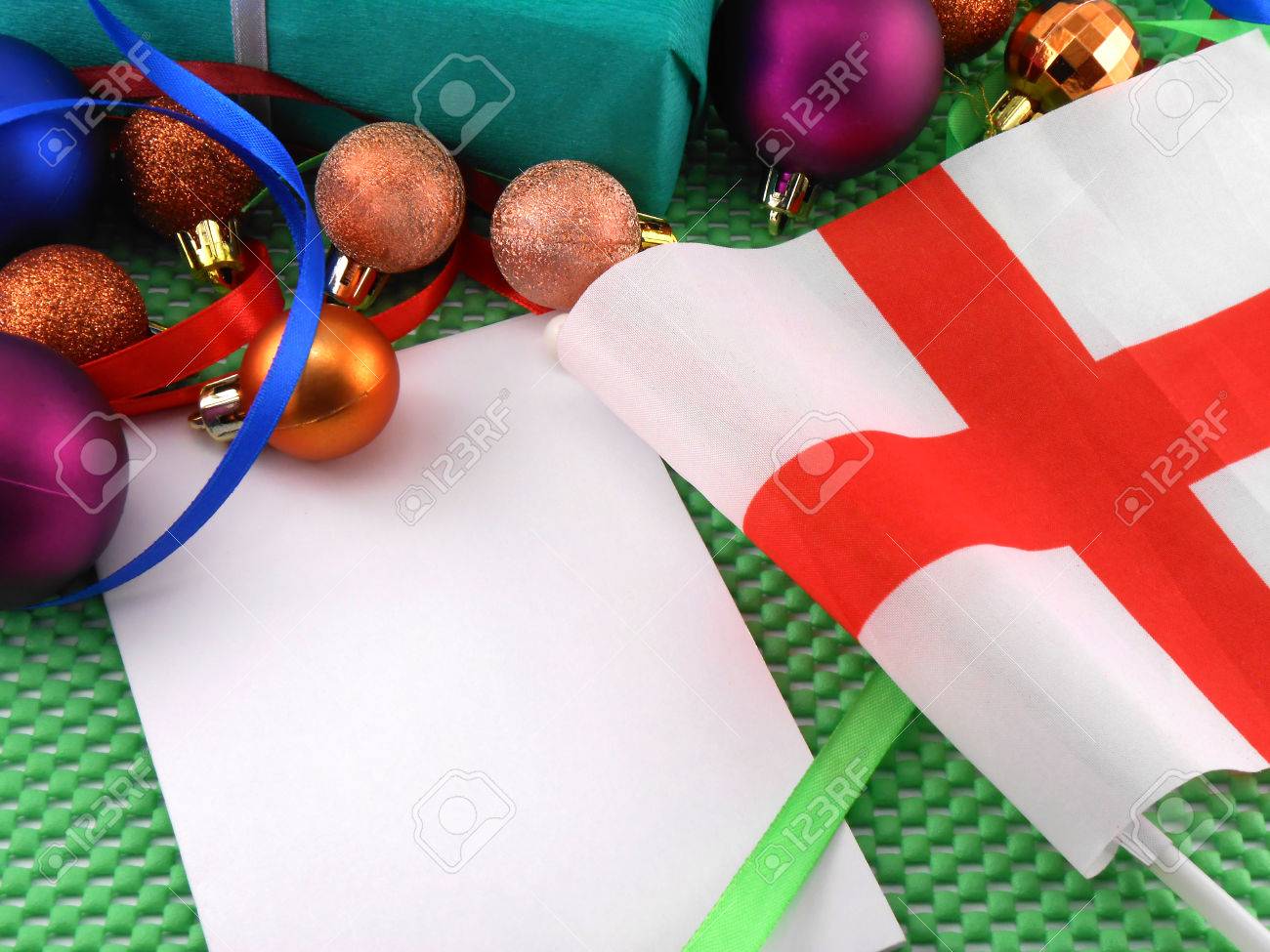 Drapeau De L\'Angleterre Avec La Décoration De Noël, Carte De ... Drapeau De L\'Angleterre Avec La Décoration De Noël, Carte De ...