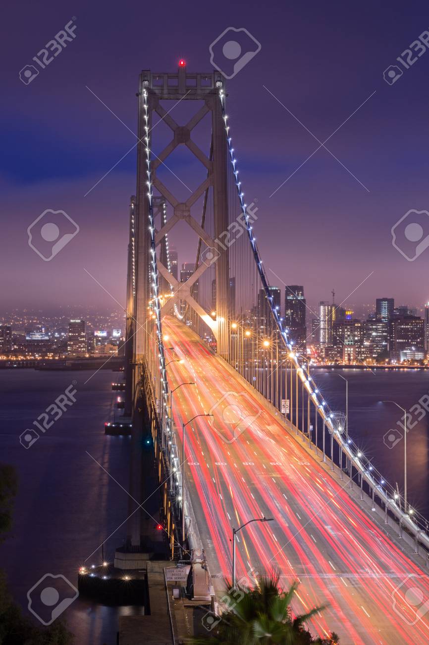 Oakland Ca 10 Juni 15 Die San Franciscoa A O Oakland Bay Bridge Ist Ein Komplex Von Brucken Uber Die San Francisco Bay In Kalifornien Als Teil Der