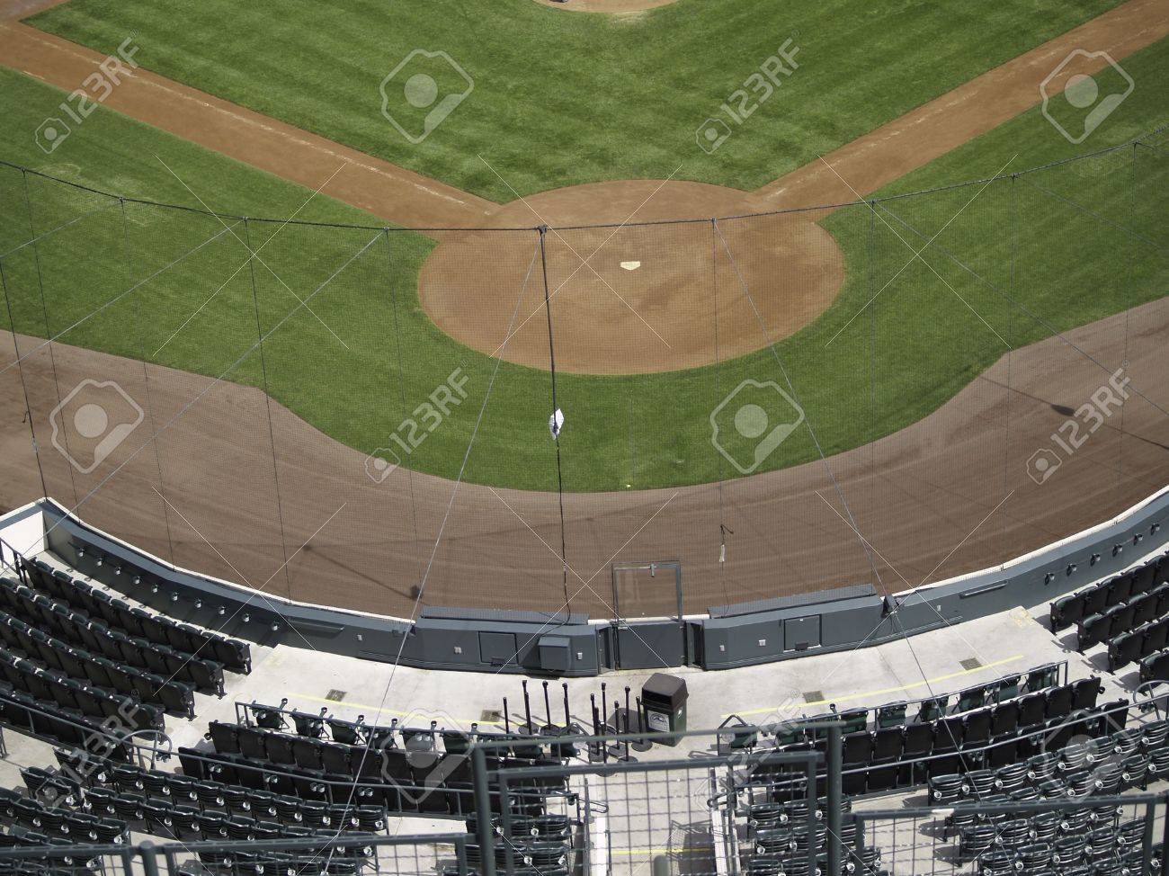 画像の中心のホームベースと野球場 の写真素材 画像素材 Image 0348