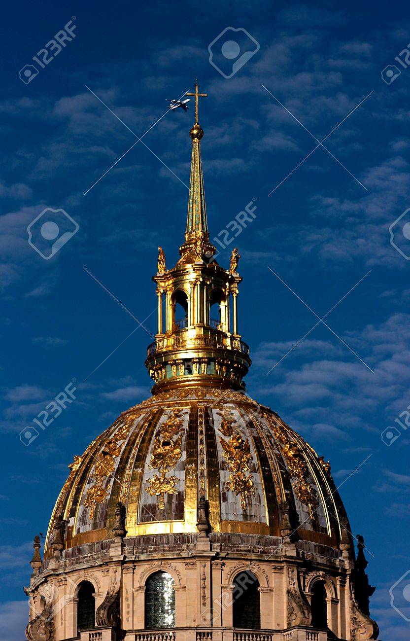 Golden dome of the Invalides with an airplane - 44111211 Golden dome of the Invalides with an airplane - 44111211