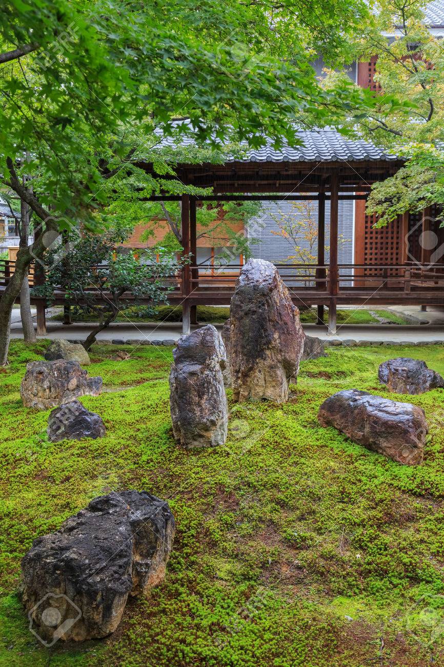 京都の建仁寺で禅の庭 の写真素材 画像素材 Image