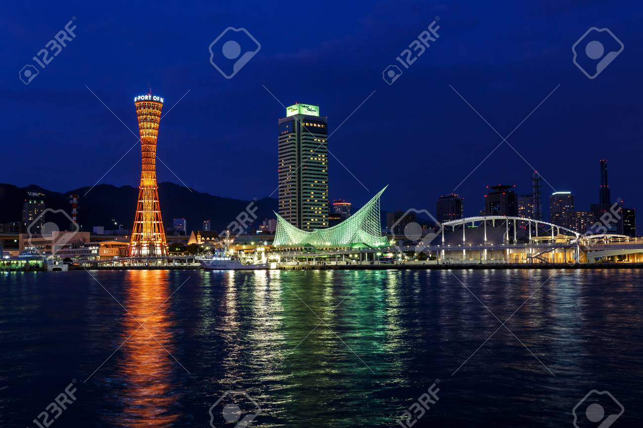 神戸ポートタワーと神戸の港 の写真素材 画像素材 Image