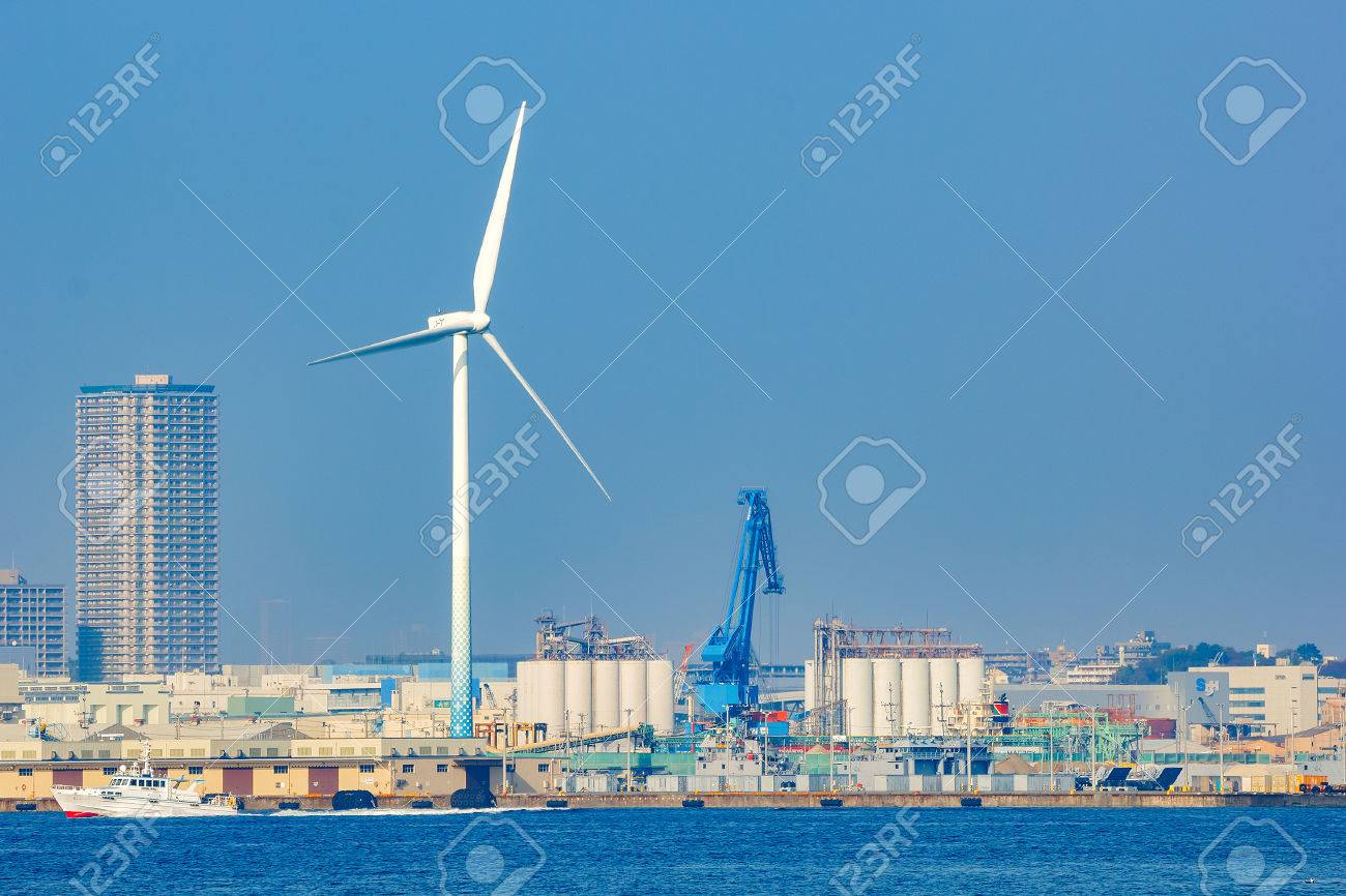 15 年 11 月 24 日 神奈川県横浜市 横浜港に巨大な風力発電機 の写真素材 画像素材 Image 15 年 11 月 24 日 神奈川県横浜市 横浜港に巨大な風力発電機 の写真素材 画像素材 Image