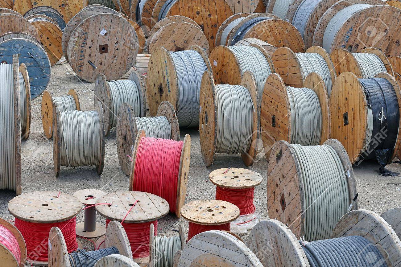 короб для проводов настольный. коробка для хранения проводов. коробка для хранения проводов. короб органайзер для проводов. сбпзаубпшп купить 14.