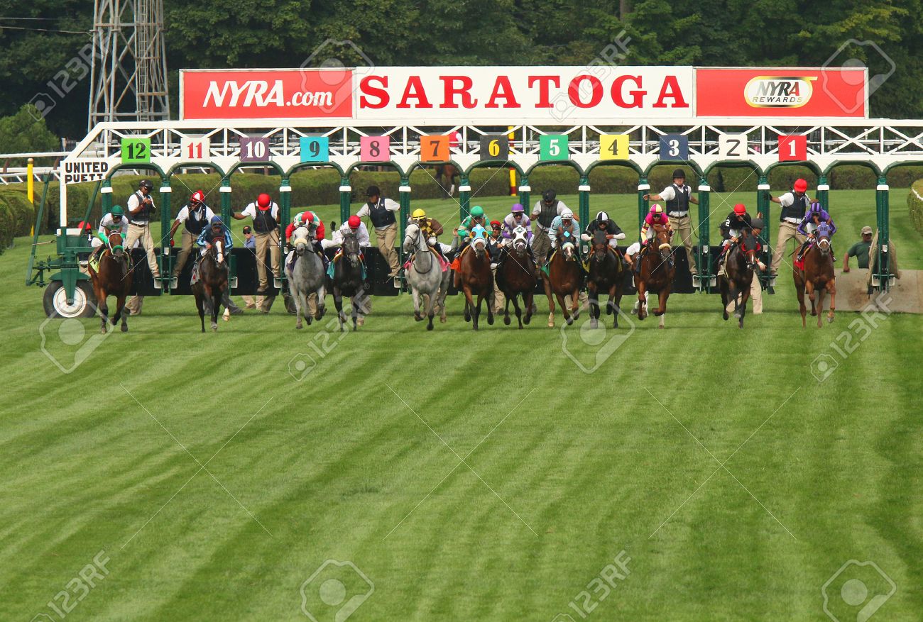 サラトガスプリングス ニューヨーク 7 月 19日 芝手当レースのフィールド区切り歴史的サラトガ競馬場でゲートから 14 年 7 月 19 日にサラトガスプリングス ニューヨークで 最終的な勝者は悪魔のよう 左から 3 人目 の愛し ジョー ロッコの騎手 の写真 サラトガスプリングス ニューヨーク 7 月 19日 芝手当レースのフィールド区切り歴史的サラトガ競馬場でゲートから 14 年 7 月 19 日にサラトガスプリングス ニューヨークで 最終的な勝者は悪魔のよう 左から 3 人目 の愛し ジョー ロッコの騎手 の写真
