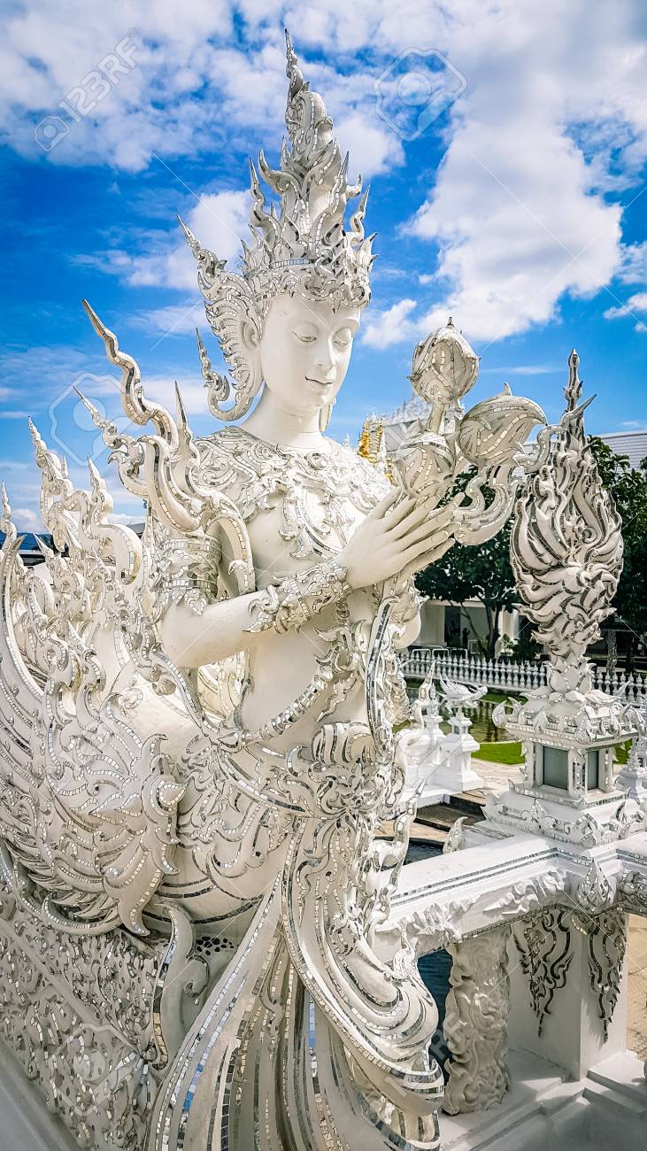 チェンライタイ東南アジアの白い寺院 仏教寺院とタイ北部の地域の主な観光スポットの一つ の写真素材 画像素材 Image チェンライタイ東南アジアの白い寺院 仏教寺院とタイ北部の地域の主な観光スポットの一つ の写真素材 画像素材 Image
