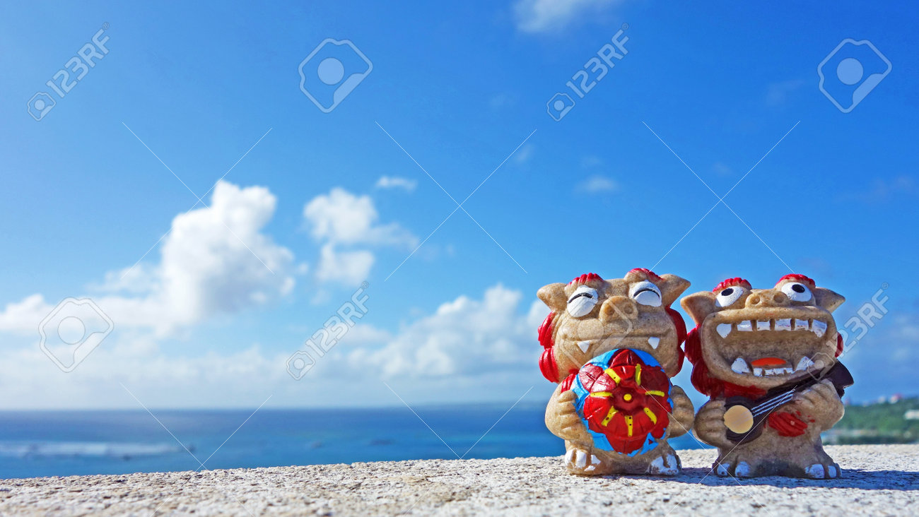 シーサーと海 沖縄 日本の写真素材・画像素材 Image 196574997