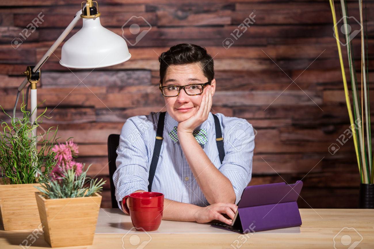 Des lesbiennes dans le bureau Des lesbiennes dans le bureau