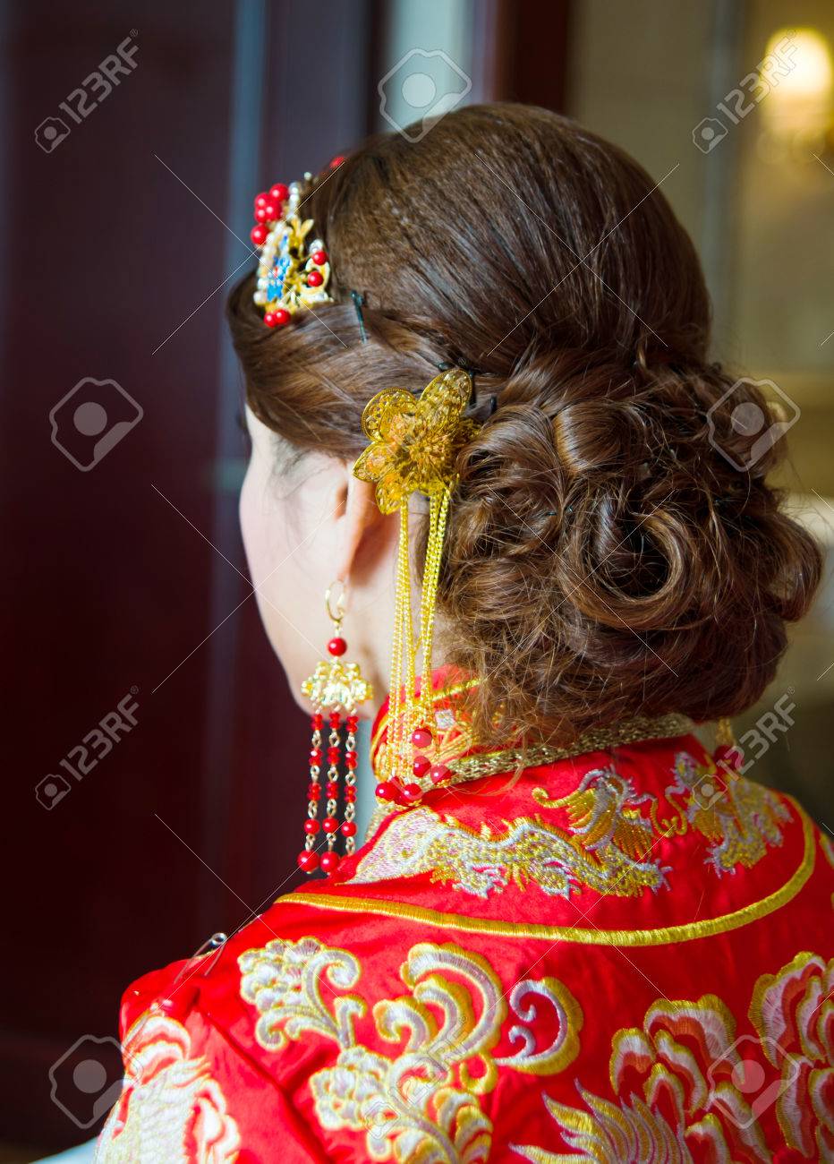 伝統的な中国の花嫁の髪のスタイルをクローズ アップ の写真素材 画像素材 Image 伝統的な中国の花嫁の髪のスタイルをクローズ アップ の写真素材 画像素材 Image