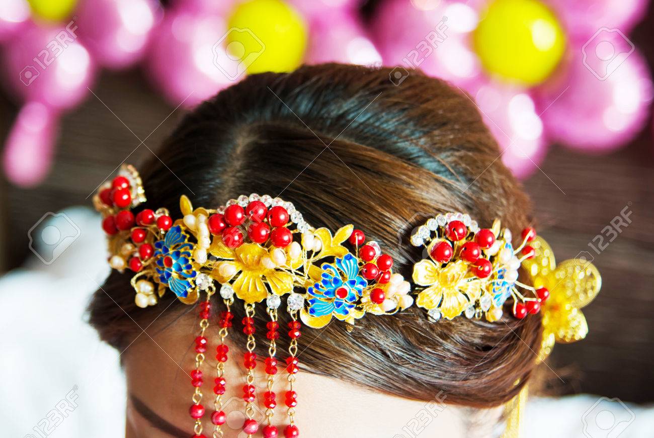 Traditional Chinese Bride Hair Style Close Up