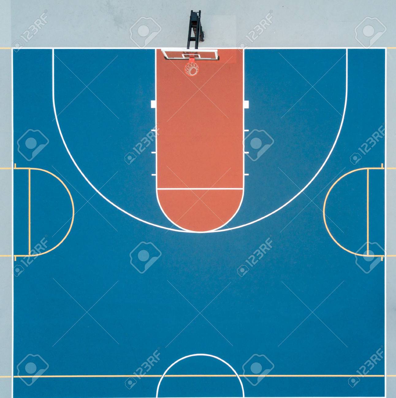 La metà di una vista aerea del campo da basket foto royalty free ... Campo da basket